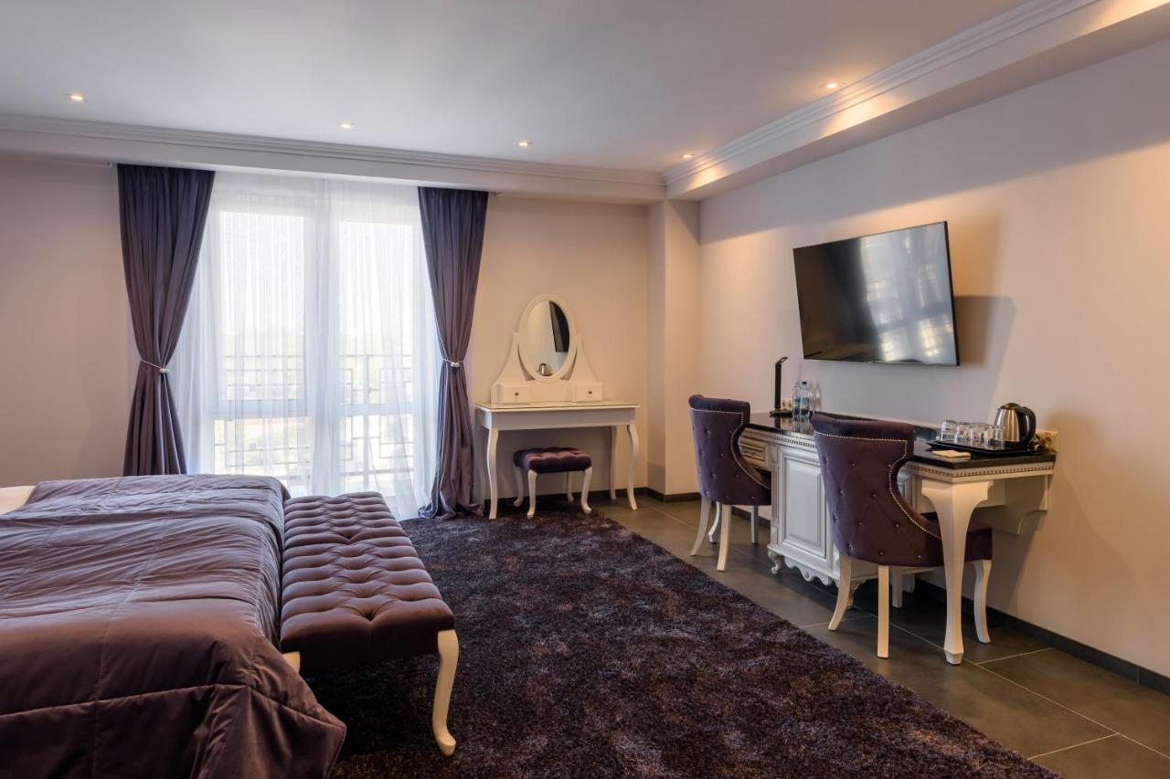 Grand Royal Hotel Tjernivtsi Eksteriør billede